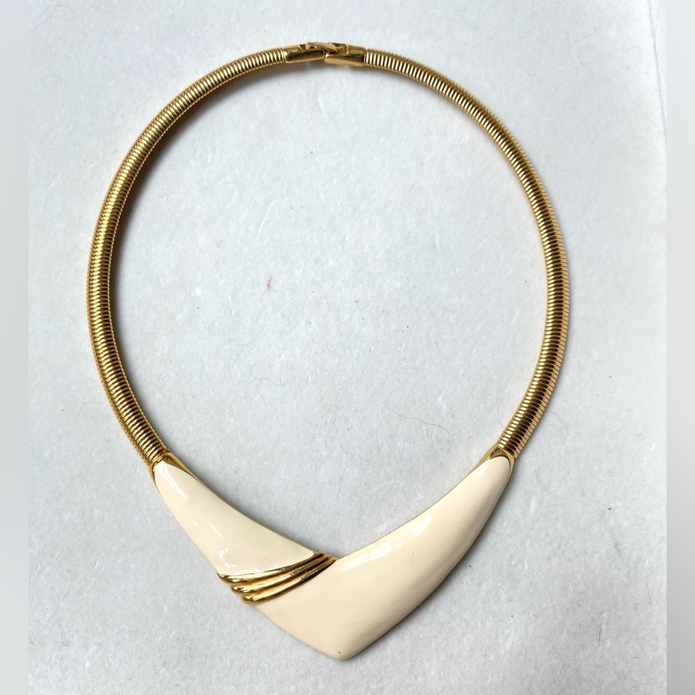 80's Vintage MONET cream and gold tone enamel Chevron statement collar necklace - Picture 5 of 6